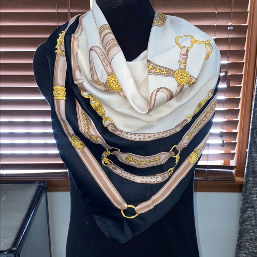 100% polyester scarf made and purchased in Italy.